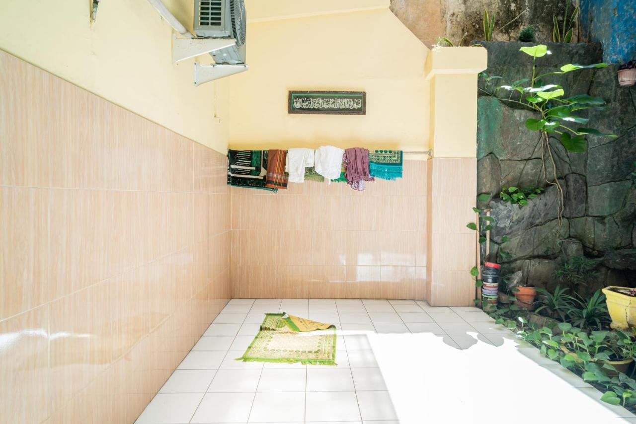 Reddoorz Syariah Near Jembatan Merah Plaza Krembangan Eksteriør billede