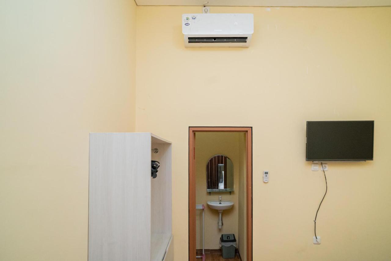 Reddoorz Syariah Near Jembatan Merah Plaza Krembangan Eksteriør billede